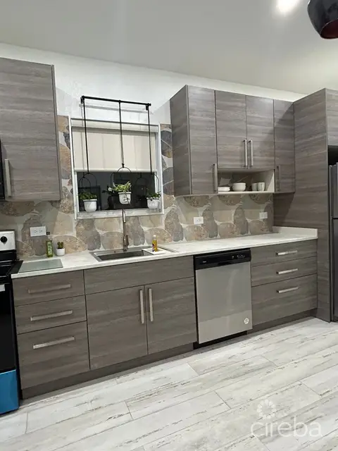 Very Spacious 1 Bed  3 Month Rental Lovely North Side Home