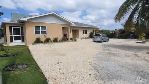 Comfortable 3 Bed North Side Stand Alone House