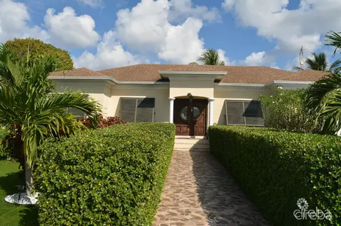 North Side 1 Bed Home With Pool- Primary Bedroom (shared)