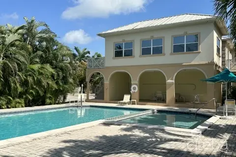 #5 The Lakes At Poindexter- Large 3bedroom/3bath Available June 1st!!
