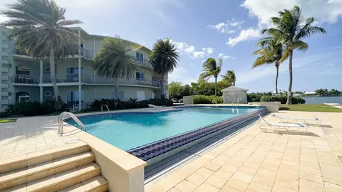 Turtle Cove 1 Bed Canal Front Condo