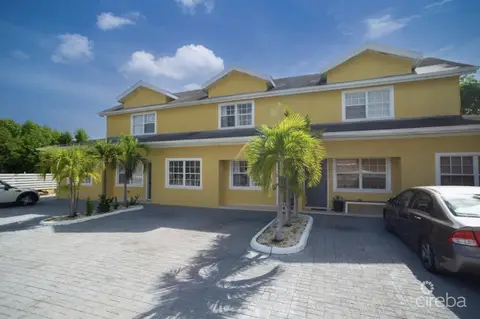 Prospect Townhouse Spacious 2 Bed, 1 Bath - Avail 1st August
