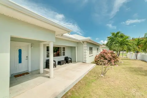 West Bay 3 Bed Single Family Home W/ Office And Yard, Pet Friendly