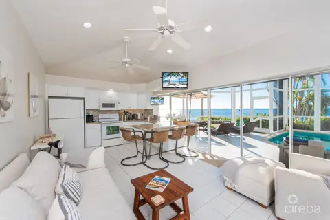 Pools Of The Kai - Beachfront Oasis In Rum Point