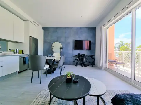 LUXURY RENTAL STEPS FROM SEVEN MILE BEACH AVAILABLE FOR SHORT TERM RENTAL