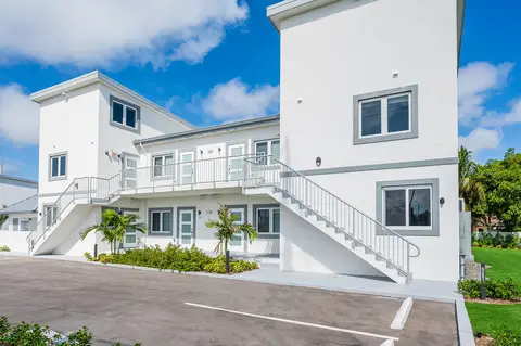 Spacious 2-Bedroom Apartment for Rent - Cranbrook Dr