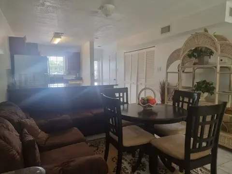 2 BEDROOM, 2.5 BATHROOM IN TROPICAL GARDEN