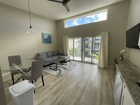 (Sold) 1 bed/1.5 bath Downtown Reach - AVAILABLE MAY 1