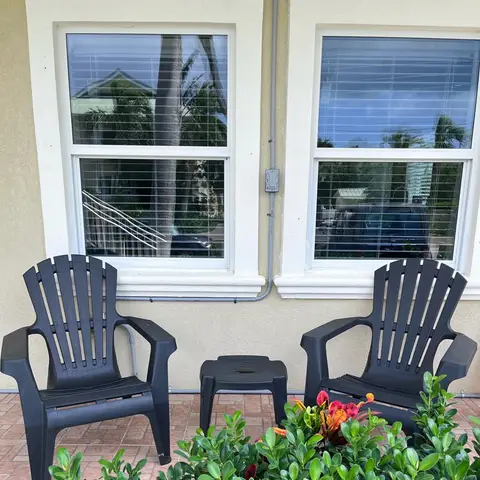 All inclusive Studio apartment on canal lot for rent