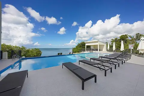 Luxury Ocean front 2 bed, 2 bath condo with private roof terrace-Short term monthly rental