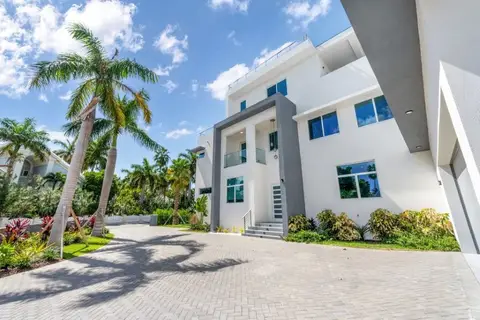 Was KYD$5.340,000 now KYD$4,995,000 - Modern Executive Home in Exclusive Gated Community with Ocean Views from Top Floor