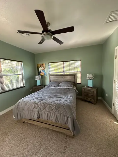 2B/2.5B Townhome in West Bay - Available Now!