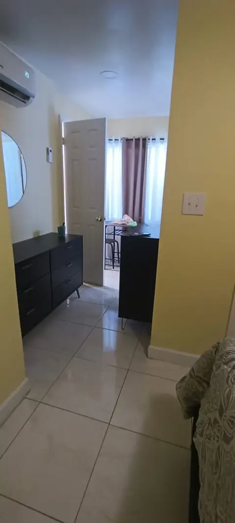 Studio for rent - West bay