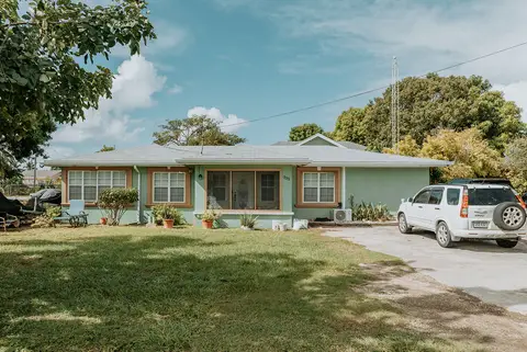 3Bed 3 bath House for Rent.