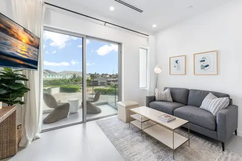FOR SALE | New Price! Harbour Walk Residences Chic 1-bed