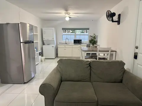 Large two Bedroom Apartment South Sound