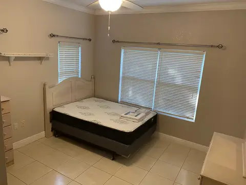 2 Bedroom 2 1/2 Bath for Rent on Crewe Road