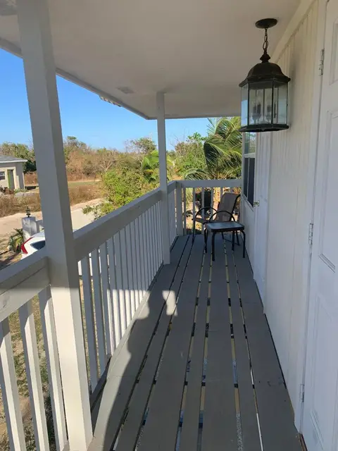 PRIVATE ROOM AVAILABLE - CLEAN/NEAT RENOVATED WESTBAY HOUSE
