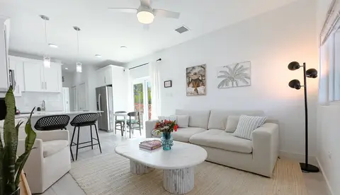REDUCED !! 1 BED Near the shores in WB, La Paidion