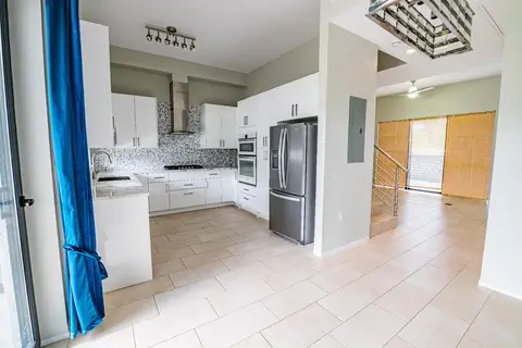 ### **Stunning 3 BD, 3.5 BA Townhouse in Vela – For Sale by Owner**