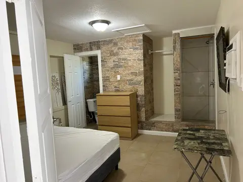 Studio self contained apartment in Central Georgetown.