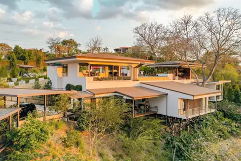 Costa Rica Ultra-Luxury Smart Estate in Atenas – Helipad, Spa, Guest Villa & Private Creek