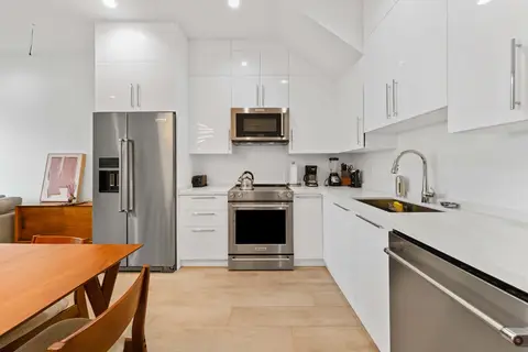FOR SALE: 3 Bed Waterfront Condo, Prospect