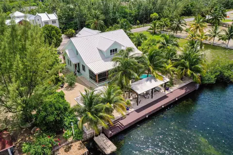 FOR SALE | Sunrise Landing Family Home | 4 BED. 4.5 BATH