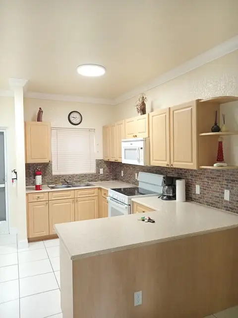 Available June 01st. 3 Bedroom 3.5 Bathroom Apartment for Rent