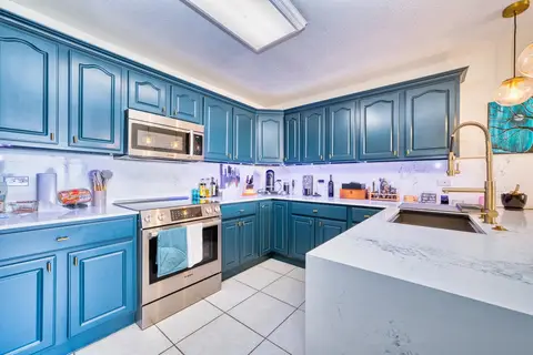 Renovated 3-Bed at South Shore