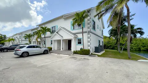 Coastal Escape 3 Bed I 3.5 Bath Waterfront Townhouse