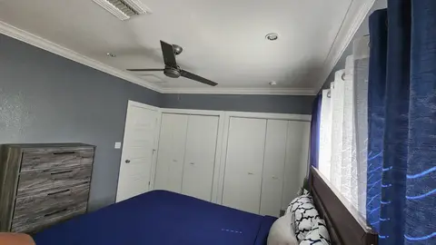 One bedroom for rent in 2 bedroom 2 bathroom house near Northward entrance