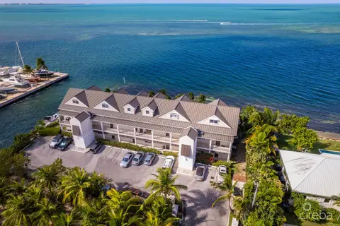 Oceanfront 2 Bed + Den Condo - Harbour Point