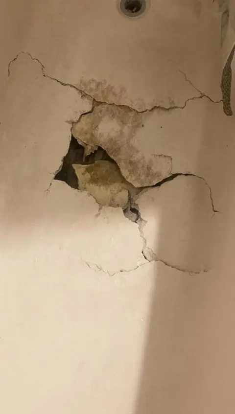 Bathtubs and shower trays resurfacing