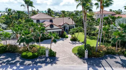 FOR SALE | FULLY RENOVATED 4-BED CANAL FRONT HOME WITH DEN & DOCK | THE SHORES