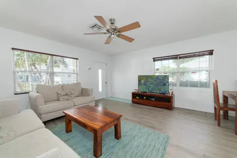 IMMACULATE - Palm Springs One Bed - RARE FIND