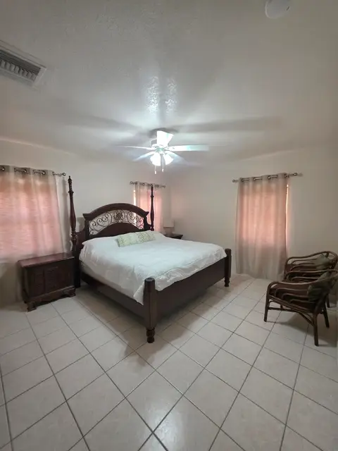 Roommates welcome