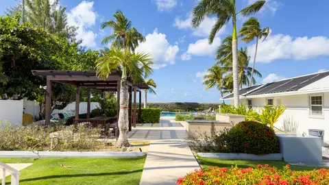 Island Pine Villas - 7 MILE BEACH