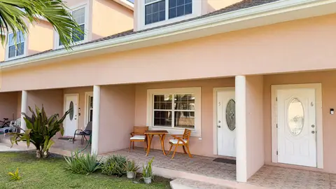 Large 2 Bed 2 Bath Crest Palms Townhouse
