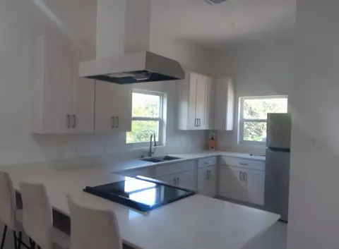 2 Bedroom house for $2400 in Rumpoint
