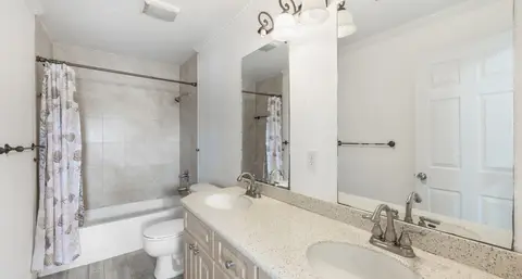 Suelles Estates, West Bay Sharehouse - 1 x Room Available