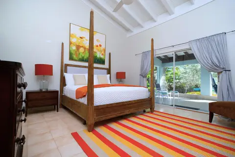 Dragon’s Pearl – Charming 2 Bed 2 Canal-Front Escape in Rum Point Available for Short Term Rental