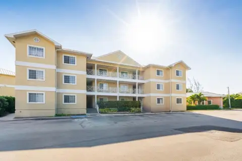(Sale Pending) LAKESIDE 73 - 3 BED, NEAR 7 MILE BEACH AND CAMANA BAY