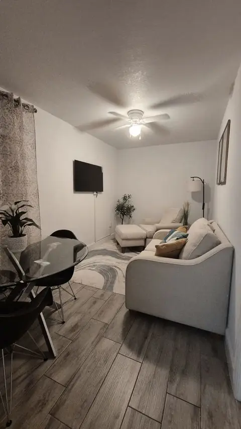 2 bed 1 bath apartment for rent