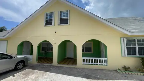 PRICE DROP! Apartment for Rent: Cumber Avenue, Bodden Town