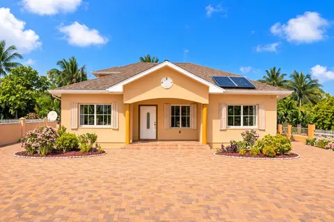 3 Bed 2 Bath Home (CUC INCLUDED)