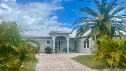 Snug Harbour Family Home