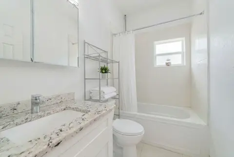 HOME FOR RENT - 3 Bed , 3 1/2 BATH AVAILABLE MAY 1 2026