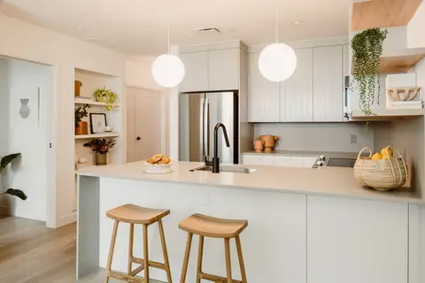 CAMANA BAY - KAPOK RESIDENCE 506 (ONE BED)