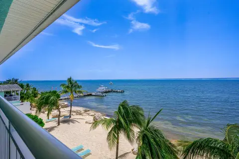 Compass Point penthouse 2 bed end unit
